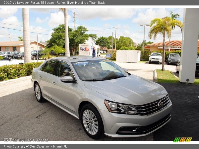 Reflex Silver Metallic / Titan Black 2017 Volkswagen Passat SE Sedan