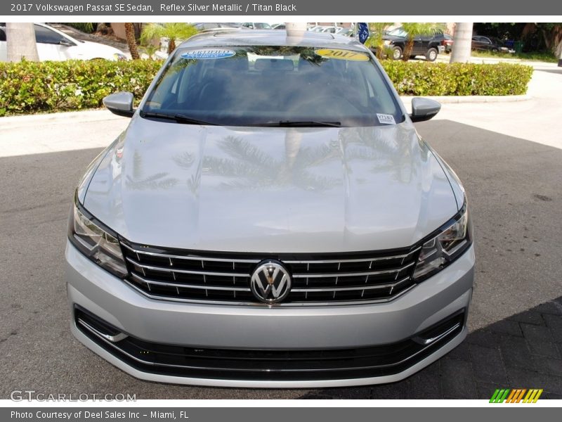 Reflex Silver Metallic / Titan Black 2017 Volkswagen Passat SE Sedan
