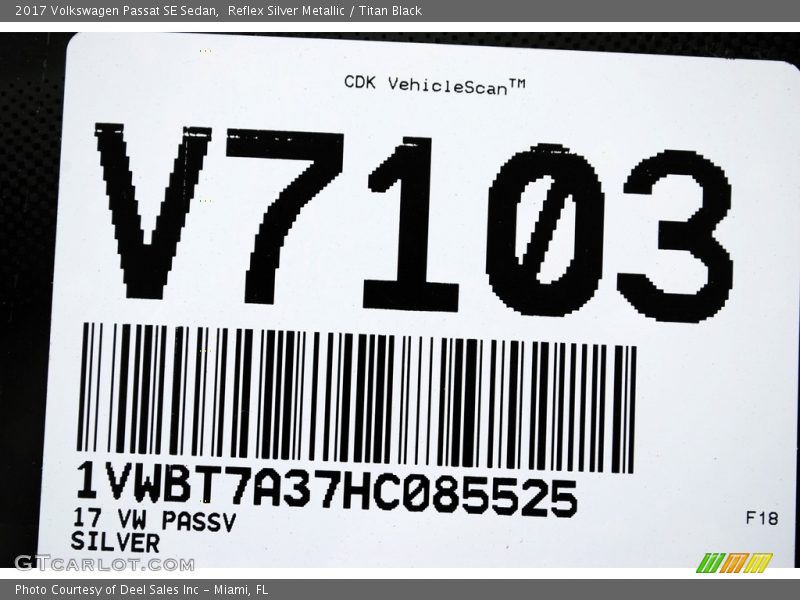 Reflex Silver Metallic / Titan Black 2017 Volkswagen Passat SE Sedan