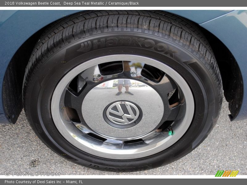 Deep Sea Teal Metallic / Ceramique/Black 2018 Volkswagen Beetle Coast