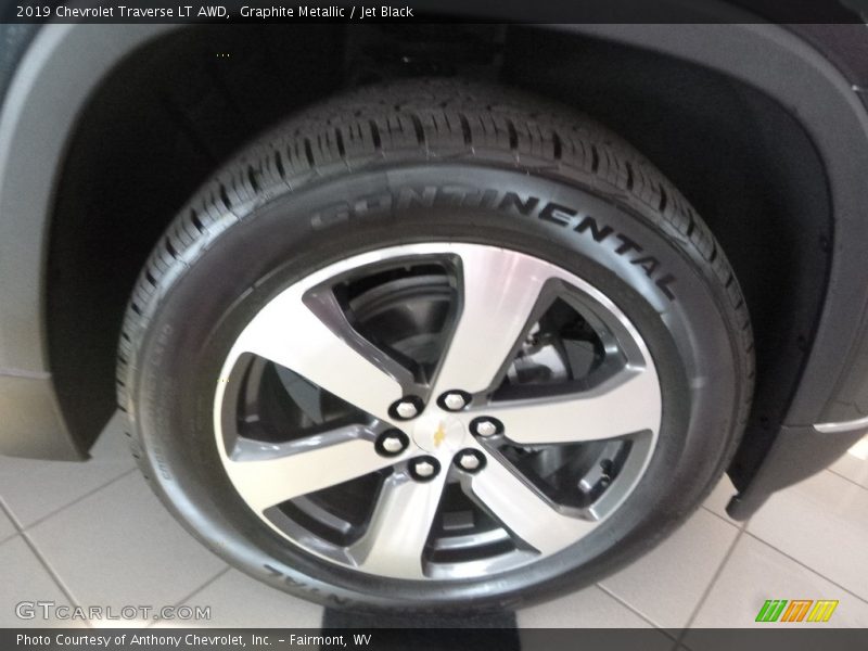 Graphite Metallic / Jet Black 2019 Chevrolet Traverse LT AWD