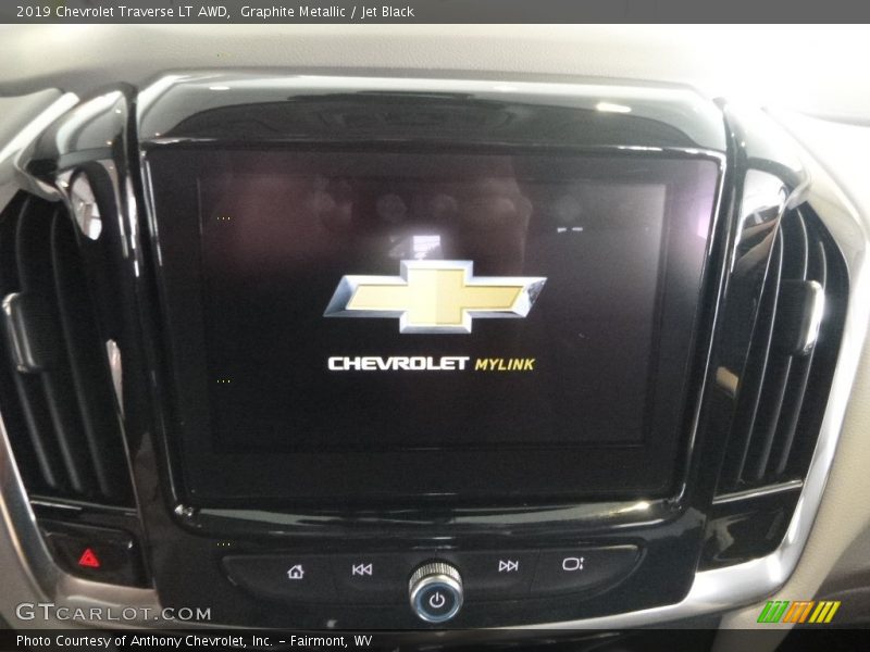 Graphite Metallic / Jet Black 2019 Chevrolet Traverse LT AWD