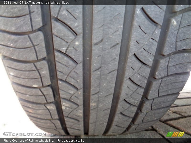 Ibis White / Black 2011 Audi Q5 2.0T quattro