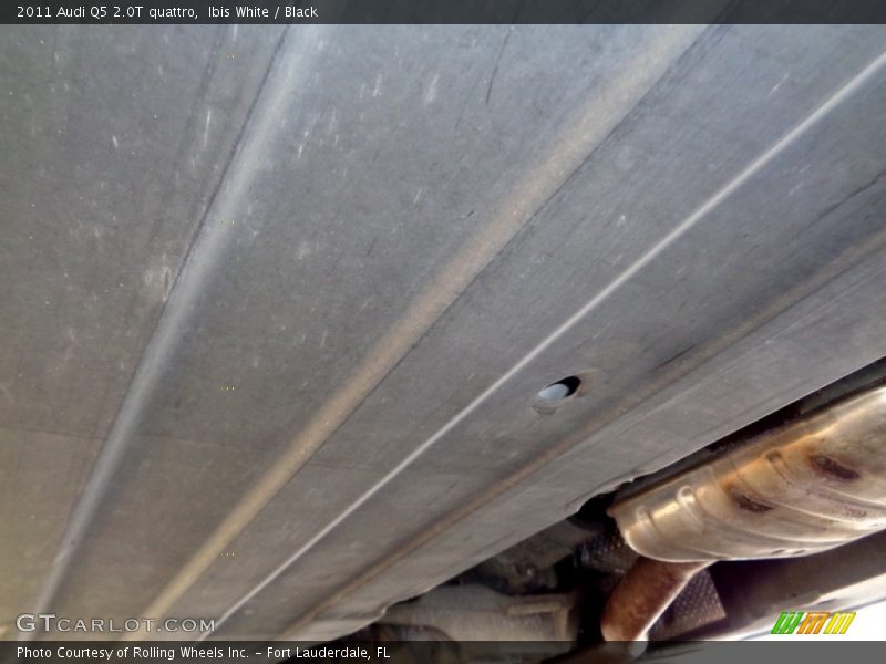 Ibis White / Black 2011 Audi Q5 2.0T quattro