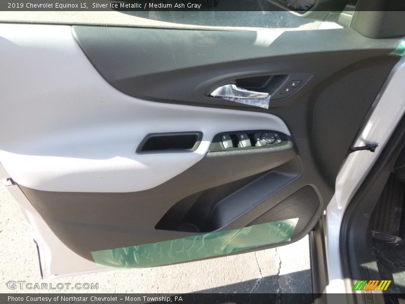 Silver Ice Metallic / Medium Ash Gray 2019 Chevrolet Equinox LS