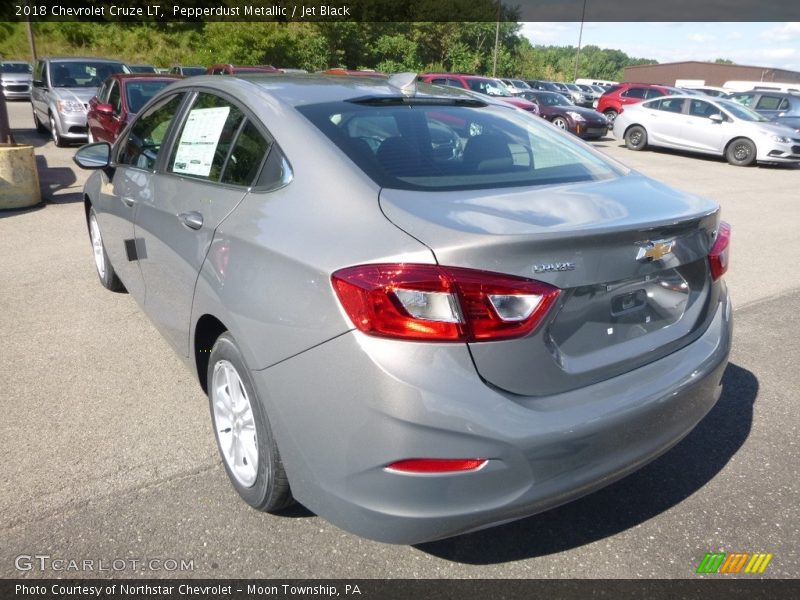 Pepperdust Metallic / Jet Black 2018 Chevrolet Cruze LT