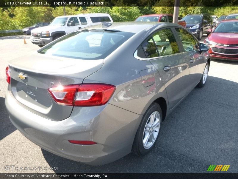 Pepperdust Metallic / Jet Black 2018 Chevrolet Cruze LT