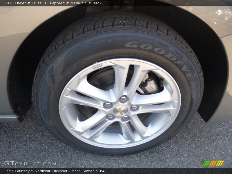 Pepperdust Metallic / Jet Black 2018 Chevrolet Cruze LT