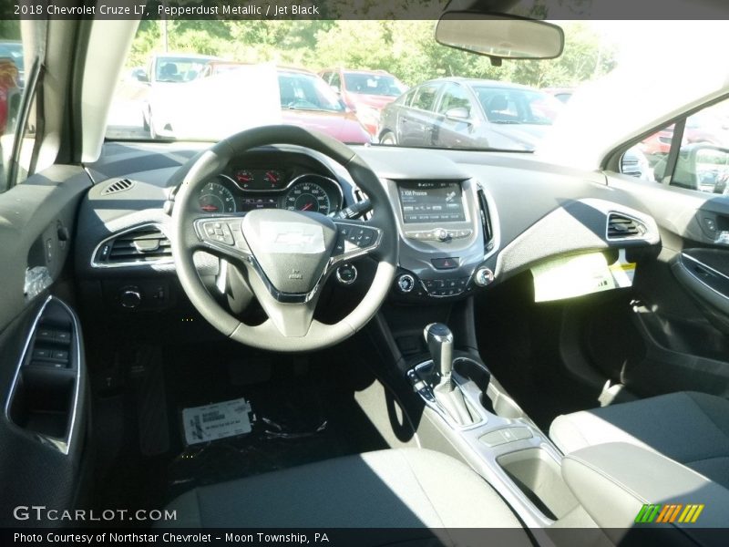 Pepperdust Metallic / Jet Black 2018 Chevrolet Cruze LT