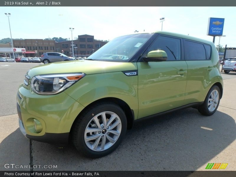 Front 3/4 View of 2019 Soul +