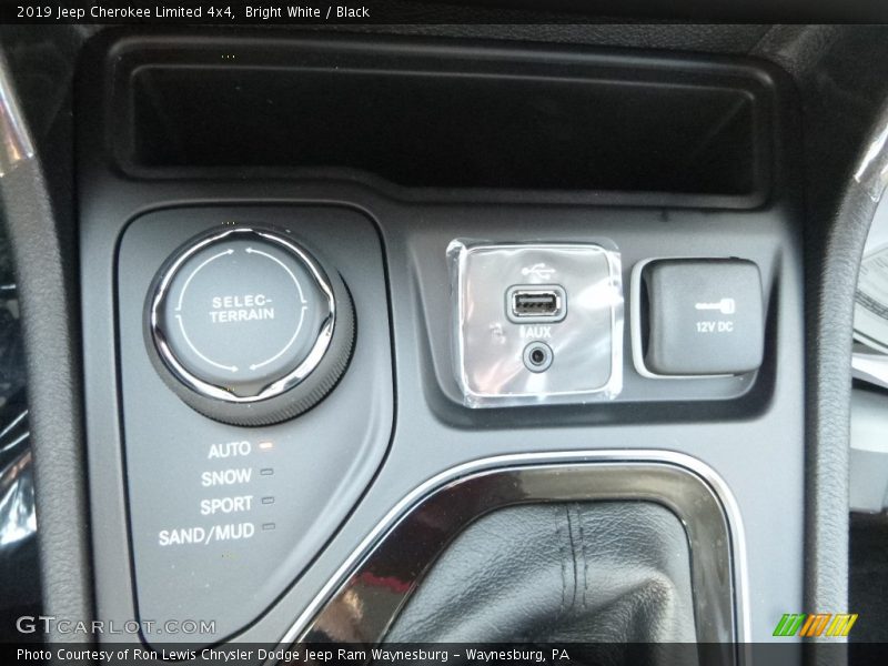 Bright White / Black 2019 Jeep Cherokee Limited 4x4