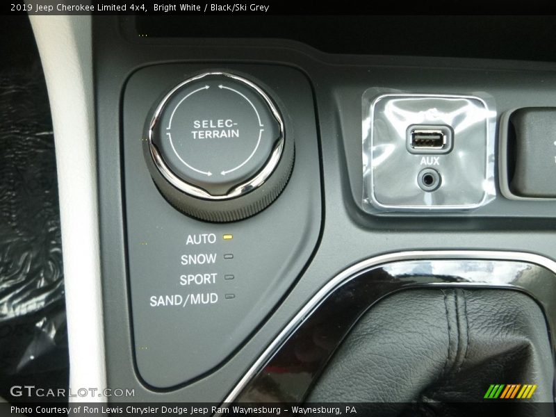 Bright White / Black/Ski Grey 2019 Jeep Cherokee Limited 4x4