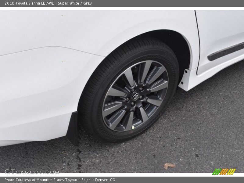 Super White / Gray 2018 Toyota Sienna LE AWD