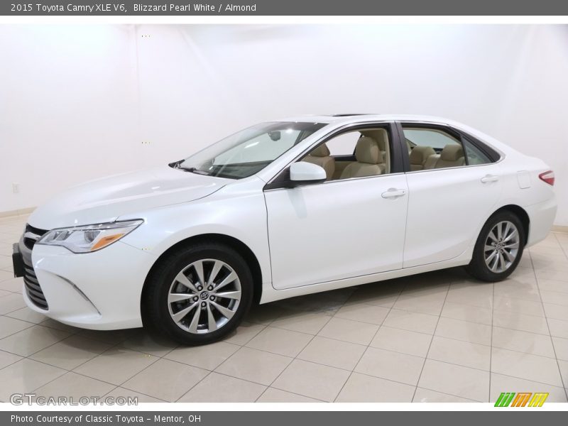 Front 3/4 View of 2015 Camry XLE V6