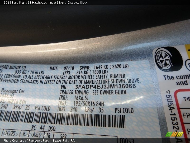 Ingot Silver / Charcoal Black 2018 Ford Fiesta SE Hatchback