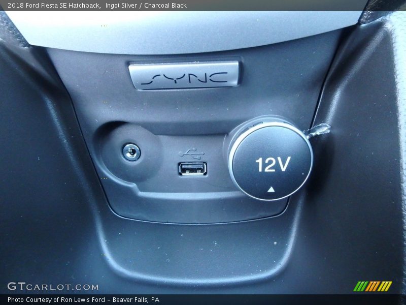 Ingot Silver / Charcoal Black 2018 Ford Fiesta SE Hatchback