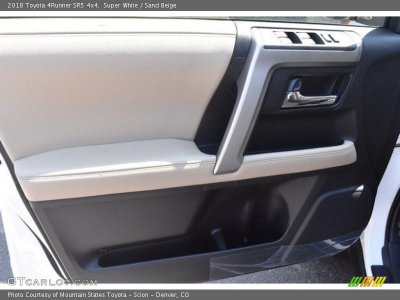 Super White / Sand Beige 2018 Toyota 4Runner SR5 4x4