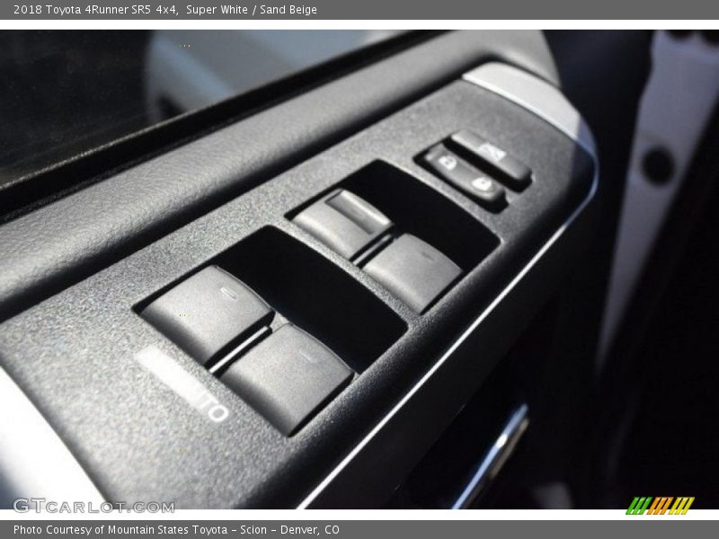 Super White / Sand Beige 2018 Toyota 4Runner SR5 4x4