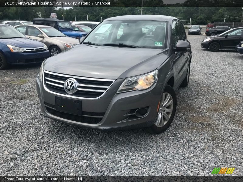 Alpine Grey Metallic / Charcoal 2010 Volkswagen Tiguan S