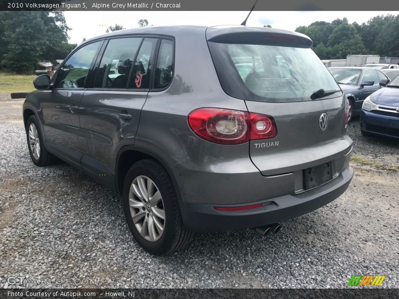 Alpine Grey Metallic / Charcoal 2010 Volkswagen Tiguan S