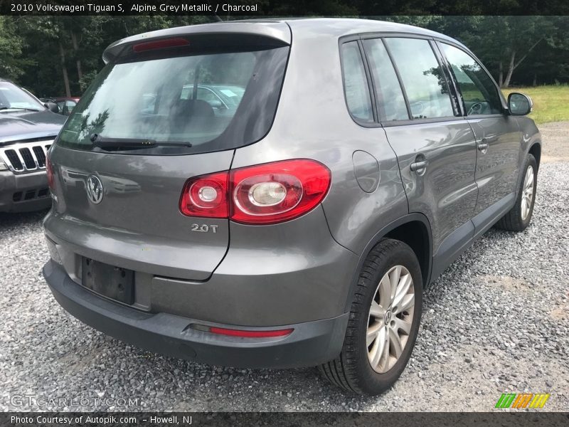 Alpine Grey Metallic / Charcoal 2010 Volkswagen Tiguan S