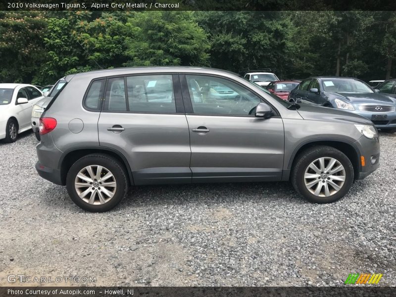 Alpine Grey Metallic / Charcoal 2010 Volkswagen Tiguan S
