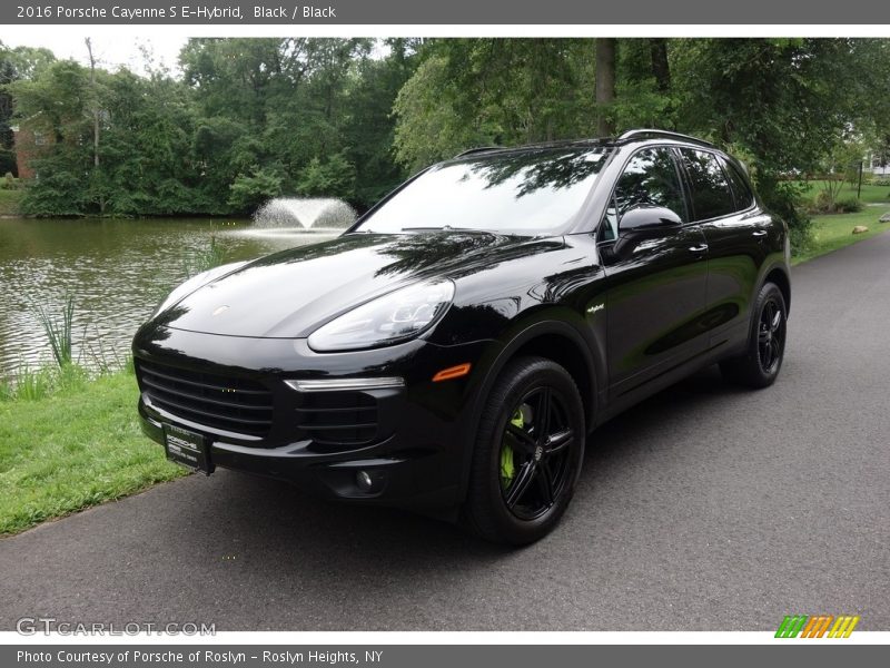 Front 3/4 View of 2016 Cayenne S E-Hybrid