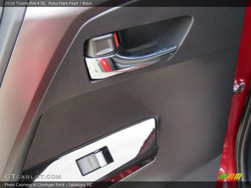 Ruby Flare Pearl / Black 2018 Toyota RAV4 SE
