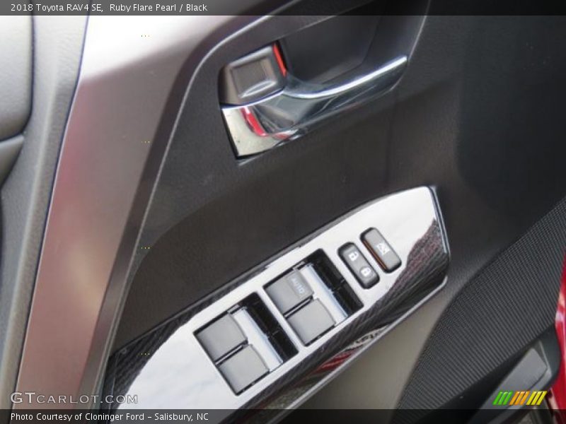 Ruby Flare Pearl / Black 2018 Toyota RAV4 SE