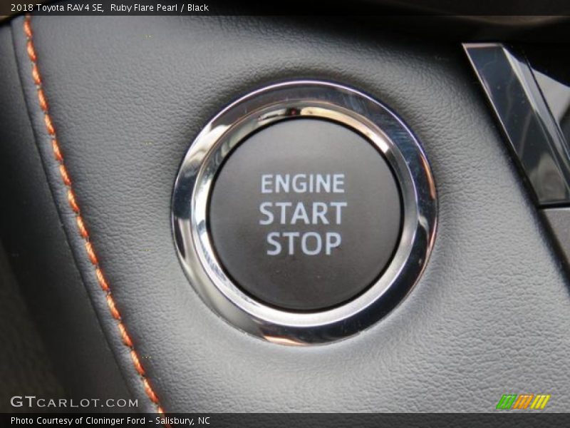 Ruby Flare Pearl / Black 2018 Toyota RAV4 SE