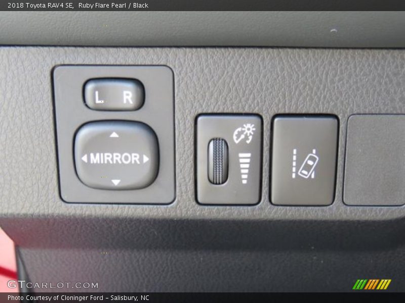 Ruby Flare Pearl / Black 2018 Toyota RAV4 SE