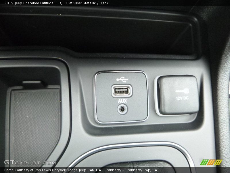 Billet Silver Metallic / Black 2019 Jeep Cherokee Latitude Plus