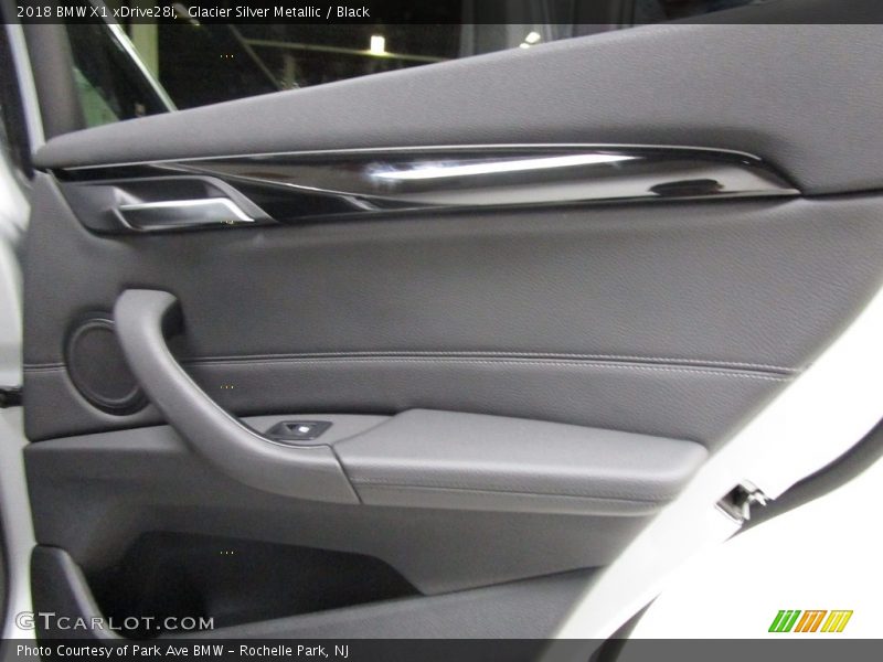 Glacier Silver Metallic / Black 2018 BMW X1 xDrive28i