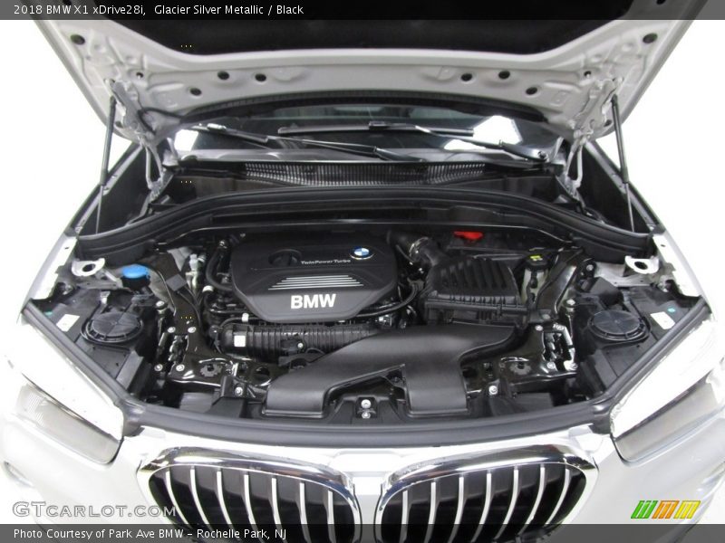 Glacier Silver Metallic / Black 2018 BMW X1 xDrive28i