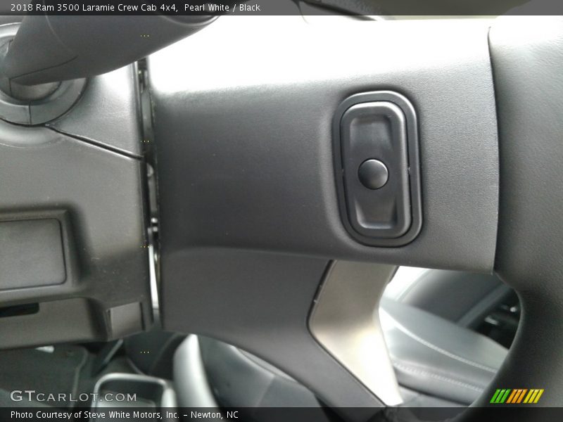 Pearl White / Black 2018 Ram 3500 Laramie Crew Cab 4x4