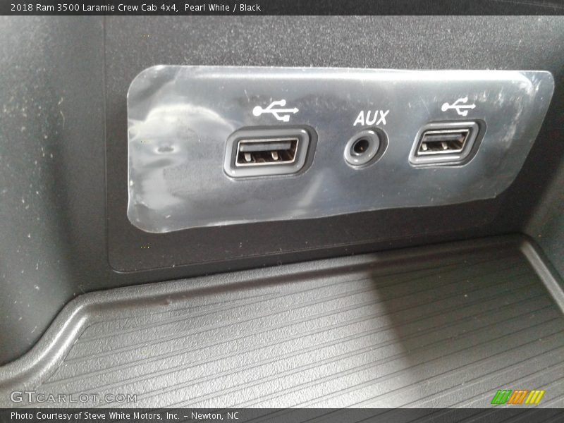 Pearl White / Black 2018 Ram 3500 Laramie Crew Cab 4x4