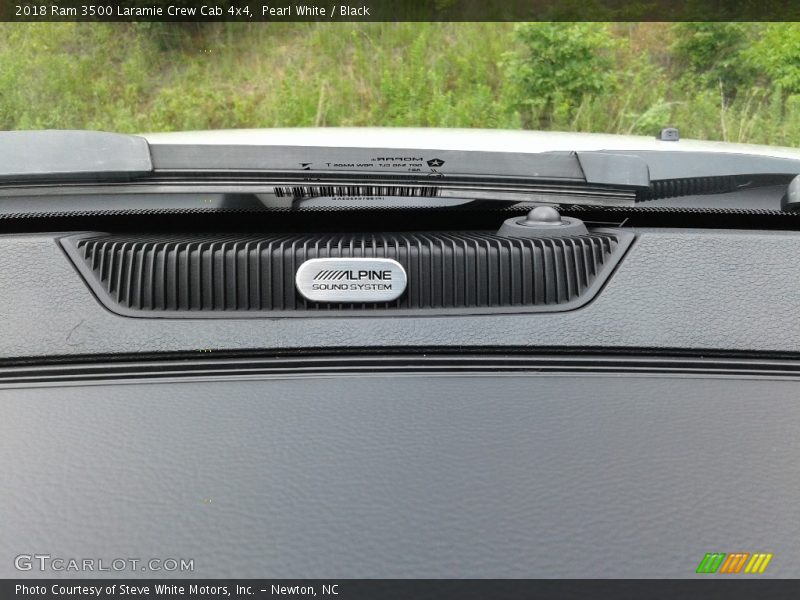 Pearl White / Black 2018 Ram 3500 Laramie Crew Cab 4x4