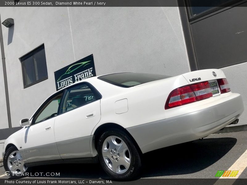 Diamond White Pearl / Ivory 2000 Lexus ES 300 Sedan