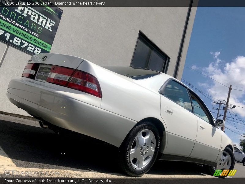 Diamond White Pearl / Ivory 2000 Lexus ES 300 Sedan
