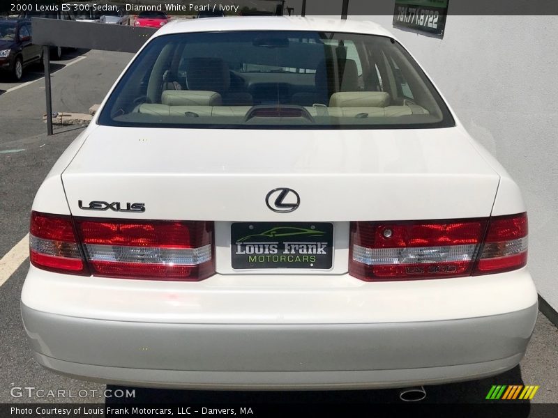 Diamond White Pearl / Ivory 2000 Lexus ES 300 Sedan