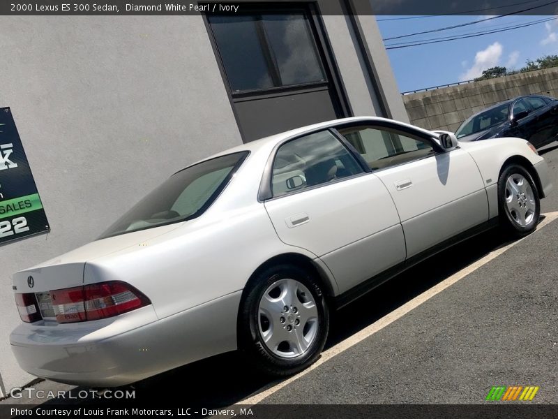 Diamond White Pearl / Ivory 2000 Lexus ES 300 Sedan
