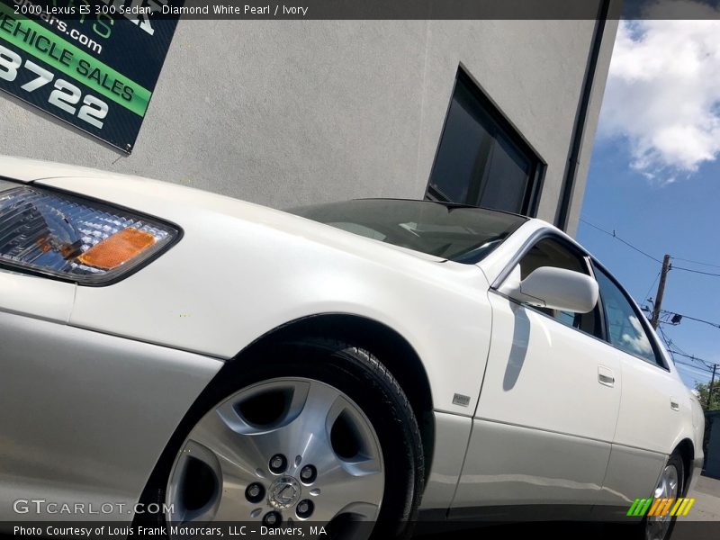 Diamond White Pearl / Ivory 2000 Lexus ES 300 Sedan