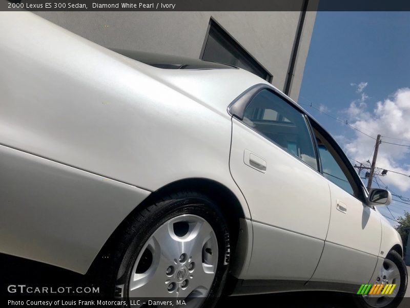 Diamond White Pearl / Ivory 2000 Lexus ES 300 Sedan