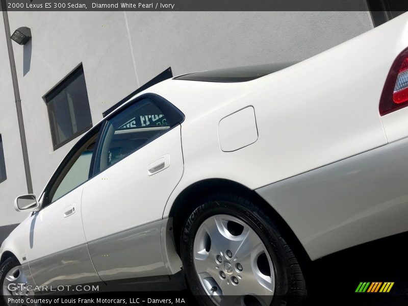 Diamond White Pearl / Ivory 2000 Lexus ES 300 Sedan