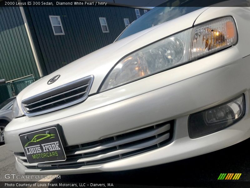 Diamond White Pearl / Ivory 2000 Lexus ES 300 Sedan