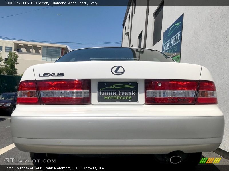 Diamond White Pearl / Ivory 2000 Lexus ES 300 Sedan