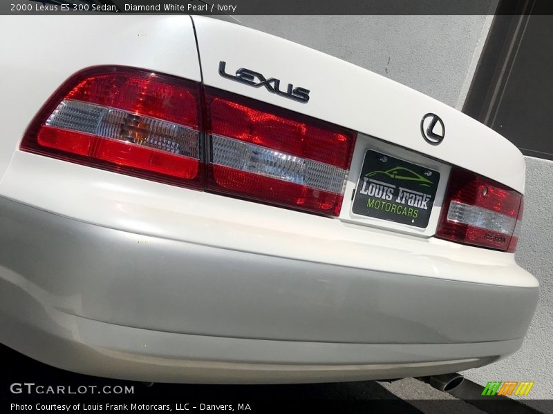 Diamond White Pearl / Ivory 2000 Lexus ES 300 Sedan