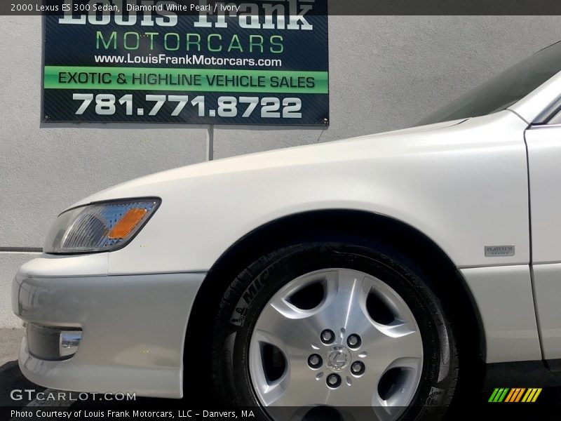 Diamond White Pearl / Ivory 2000 Lexus ES 300 Sedan