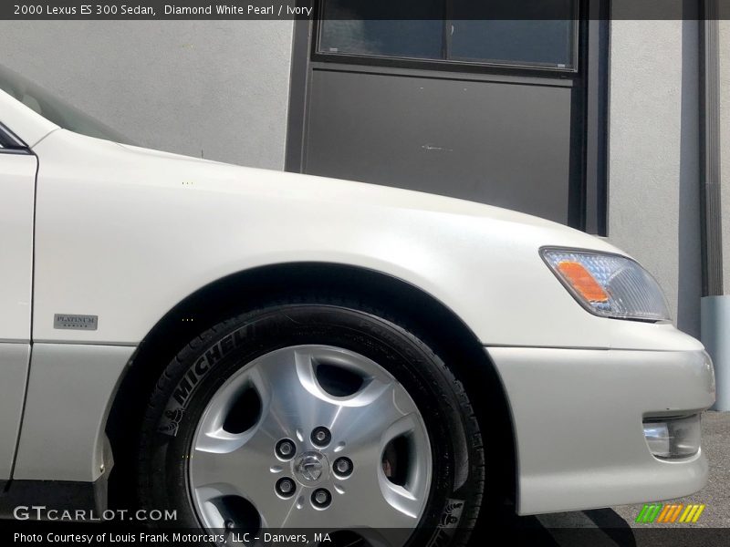 Diamond White Pearl / Ivory 2000 Lexus ES 300 Sedan