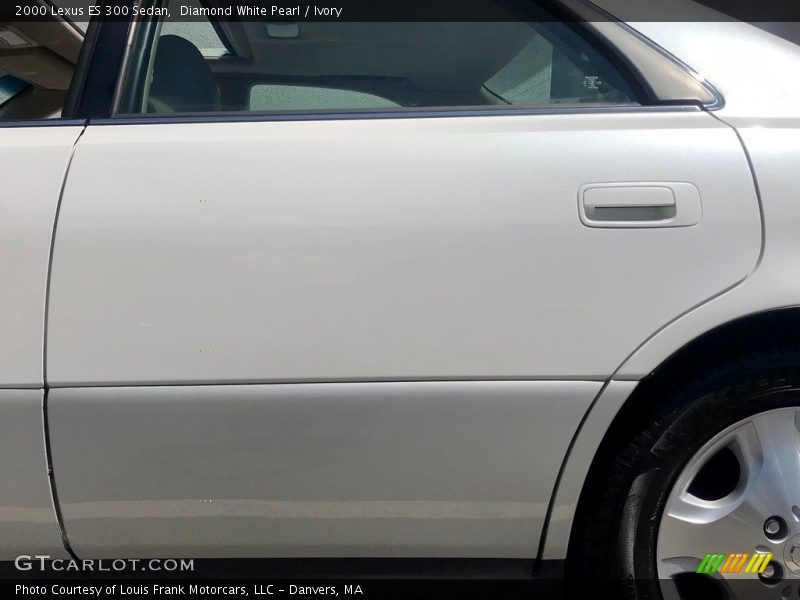 Diamond White Pearl / Ivory 2000 Lexus ES 300 Sedan